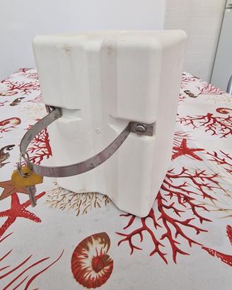 Cassettina con chiave porta oggetti per ombrellone