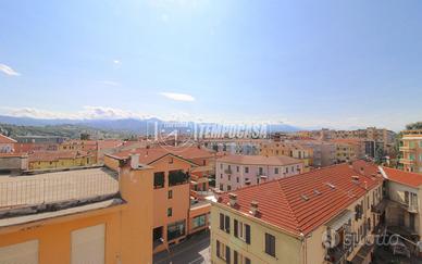 CINQUE LOCALI PIANO ALTO!