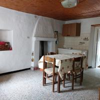 Rustico da ristrutturare fraz.Calvadi (Dernice)Al