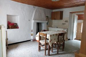 Rustico da ristrutturare fraz.Calvadi (Dernice)Al