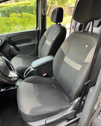 Renault kangoo 5 posti