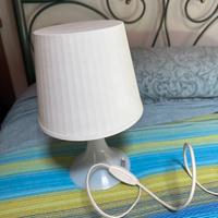Lampada da comodino bianca