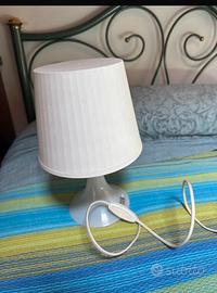 Lampada da comodino bianca