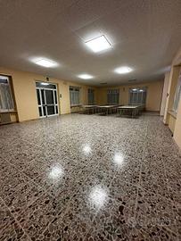 Palazzo / Stabile di 5900 m² con più di 5 locali a