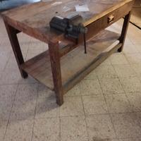 Banco da lavoro con morsa vintage 