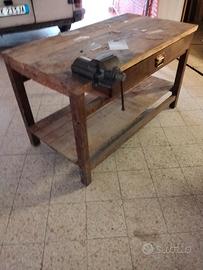 Banco da lavoro con morsa vintage 