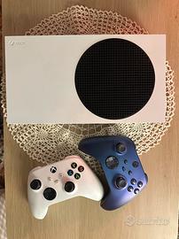 Xbox Series S 512 GB + 2 joysticks