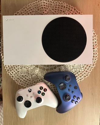 Xbox Series S 512 GB + 2 joysticks