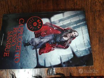 Libro " Cappuccetto rosso sangue"