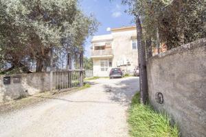 2 LOCALI A PALOMBARA SABINA