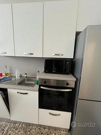 Cucina completa di elettrodomestici