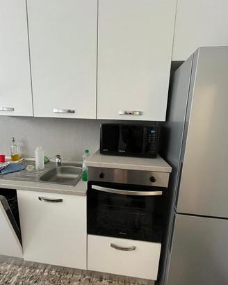 Cucina completa di elettrodomestici