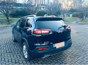 Jeep cheroke 210cv