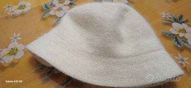 cappello donna  b.co panna.70%Angora 30% lana