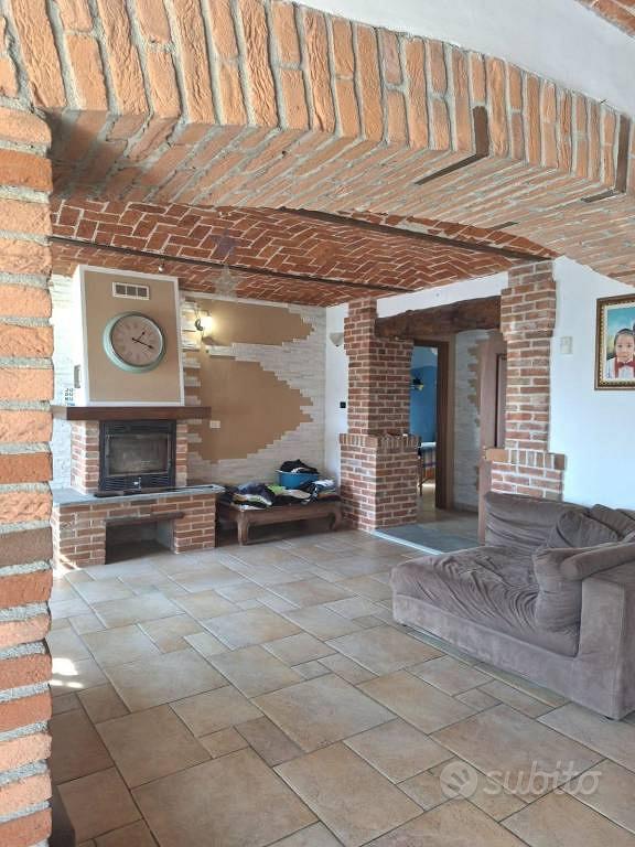 Rustico / Casale di 195 m² con più di 5 locali e b - Vista 4