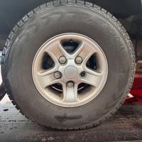 Set cerchi in lega e gomme 275/70R16