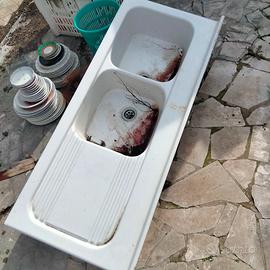 Lavandino doppio in ceramica