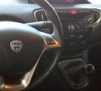 Lancia Y devioluci alette plancia tastiere