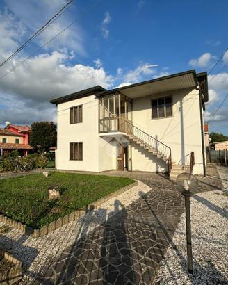 VILLA SINGOLA A SAN GIORGIO DELLE PERTICHE