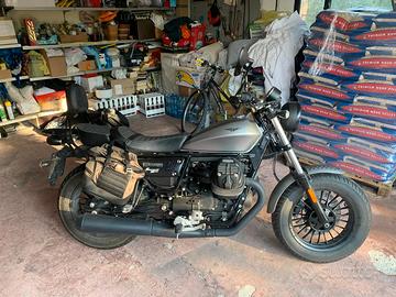 Moto Guzzi V9 - 2020