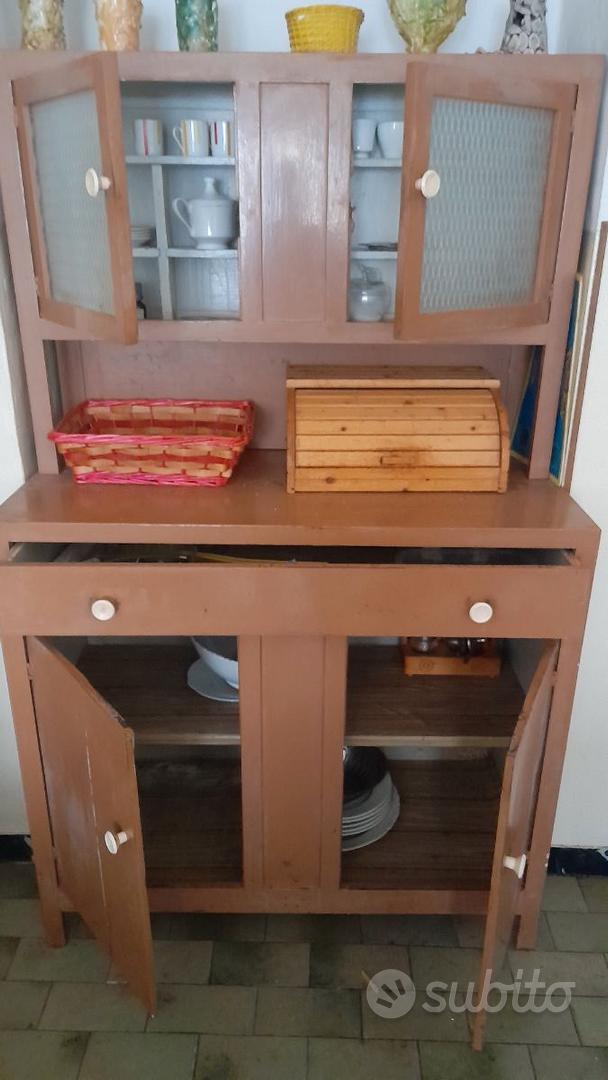 Credenza della nonna in vero legno, con Arredamento e