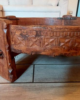 Tavolo Chakki indiano in legno.