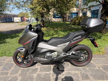 Honda Integra 750 SPORT