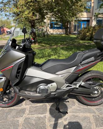 Honda Integra 750 SPORT