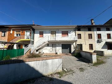 INTERESSANTE CASA IN LINEA CON GIARDINO E RUSTI...
