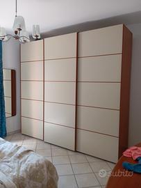 Armadio 3 ante moderno con cassettiera interna 