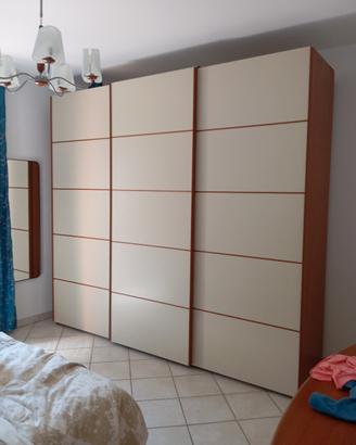 Armadio 3 ante moderno con cassettiera interna 