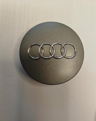 Coprimozzo originali cerchi Audi s-line