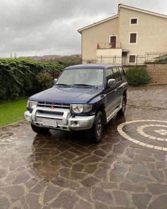 Mitsubishi Pajero V20