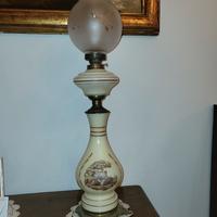 Antica lampada a petrolio