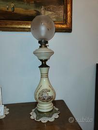 Antica lampada a petrolio
