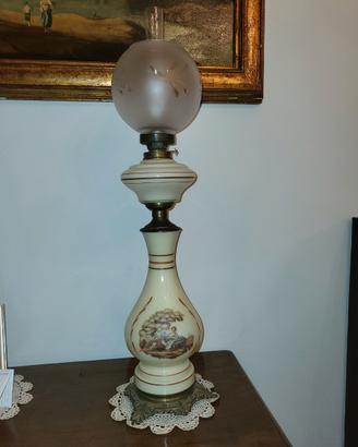 Antica lampada a petrolio