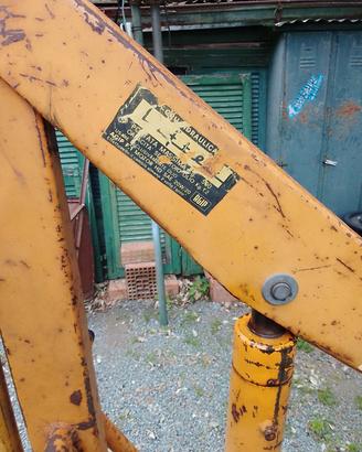 capretta solleva motore portata 500 kg