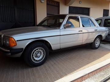 Mercedes 200 anno 1981
