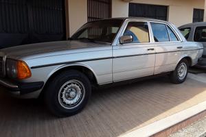 Mercedes 200 anno 1981