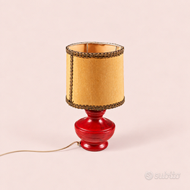 Piccola lampada rossa in legno. Italia anni '60