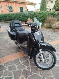 Aprilia scarabeo 150 anno 1999.