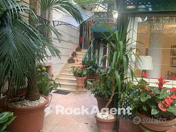 CHIAIA- PARCO MARGHERITA - INDIPENDENTE - GIARDINO