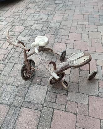Triciclo gioco vintage vecchio giocattolo