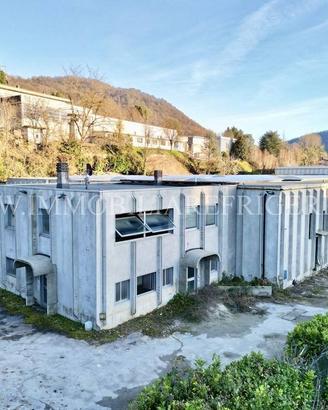 Immobile di 1200 m² a Caprino Bergamasco