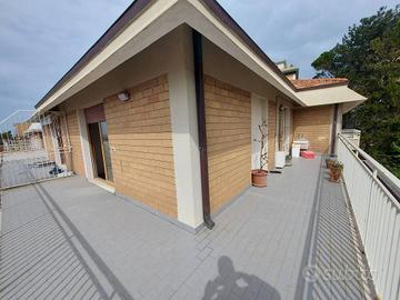 LORETO MONTEGRANARO ATTICO AMPI TERRAZZI GARAGE ED