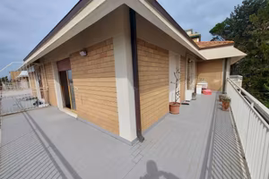 LORETO MONTEGRANARO ATTICO AMPI TERRAZZI GARAGE ED