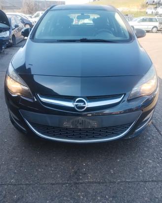 Opel Astra J SW Anno 2013 | SOLO PER RICAMBI