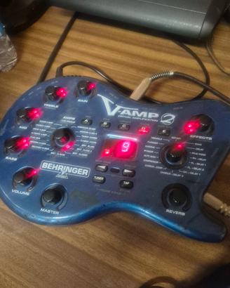 behringer effetto  V Amp2 con pedalino