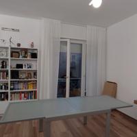 Tavolo in vetro satinato e acciaio