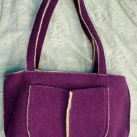 Borsa feltro verde con manici e tocchi verde acido